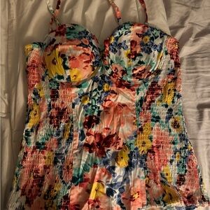 Guess women’s floral top wore only once